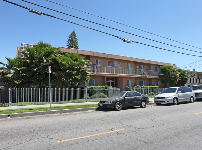 Willis Ave. Apartments in Panorama City, CA - Building Photo - Building Photo