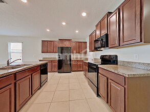 214 English Heritage Pl in Dover, FL - Building Photo - Building Photo