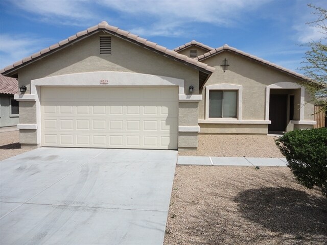 8213 S 51st Dr in Laveen, AZ - Building Photo