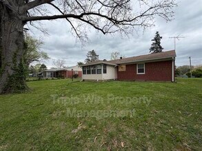 1045 N Florissant Rd in Ferguson, MO - Building Photo - Building Photo