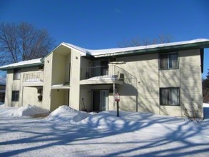 Pinewood Apartments in Minneapolis, MN - Building Photo - Building Photo