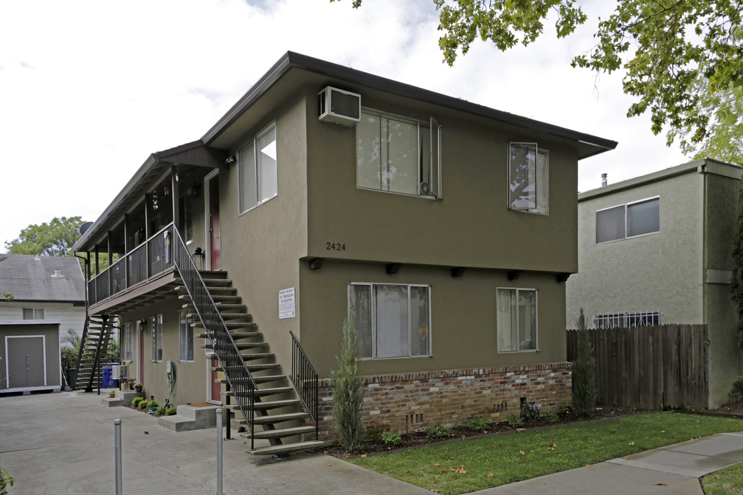 2424 S St in Sacramento, CA - Building Photo