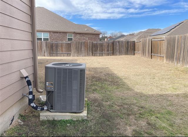 2417 Fall Leaf Ct in Denton, TX - Building Photo - Building Photo