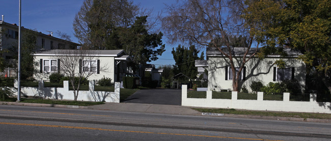 5627-5635 Monterey Rd in Los Angeles, CA - Foto de edificio - Building Photo