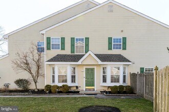 21 Stokes Rd in Mount Laurel, NJ - Building Photo - Building Photo