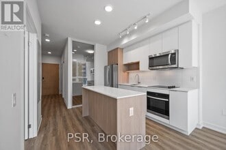 4235 Confederation Pkwy in Mississauga, ON - Building Photo - Building Photo