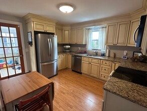 65 Sherry Ave in Bristol, RI - Building Photo - Building Photo