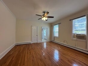 140 Wall St in Huntington, NY - Building Photo - Building Photo