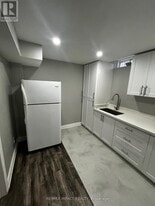 75 Snowling Dr in Ajax, ON - Building Photo