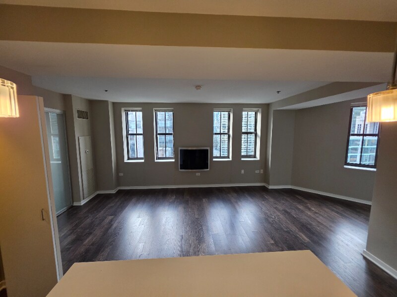 13 W Randolph St in Chicago, IL - Building Photo