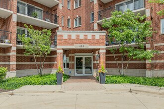 Waterford Place Condo in Wheaton, IL - Building Photo - Building Photo