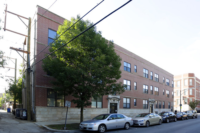 2701 W Augusta Blvd in Chicago, IL - Foto de edificio - Building Photo