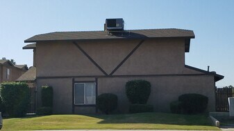 7909 S Laurelglen Blvd in Bakersfield, CA - Building Photo