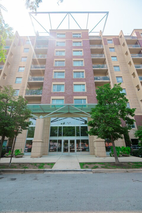 100 N Hermitage Ave in Chicago, IL - Building Photo