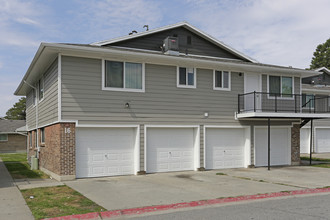 Boulder Pines Apartments in Murray, UT - Foto de edificio - Building Photo