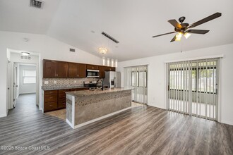 599 Davidson St SE in Palm Bay, FL - Building Photo - Building Photo