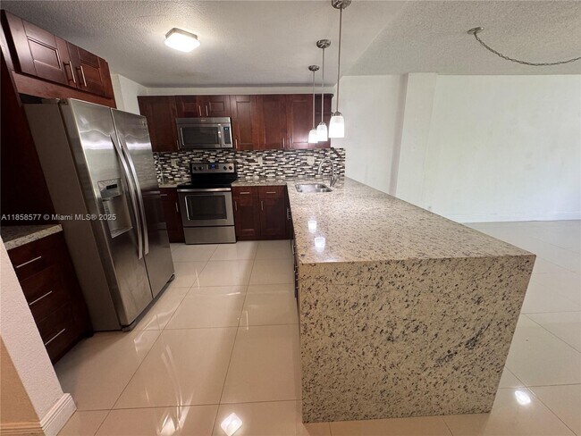9143 SW 77th Ave in Miami, FL - Building Photo - Building Photo