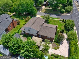 6824 Felix St in McLean, VA - Building Photo