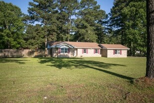 109 Thomas Dr in Leesville, LA - Building Photo