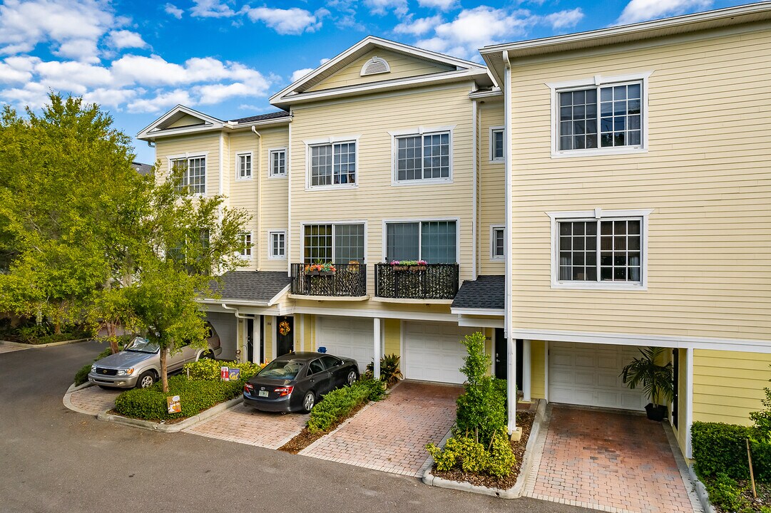 Arlington Park in Tampa, FL - Building Photo