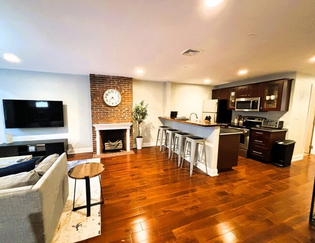 48 Mount Vernon St, Unit 2 in Boston, MA - Building Photo - Building Photo