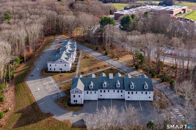 77 Lyme St in Old Lyme, CT - Building Photo - Building Photo
