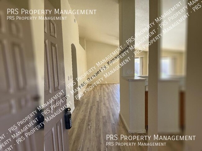 1744 E Robin Ln in Gilbert, AZ - Building Photo - Building Photo