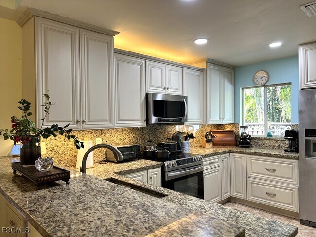 18316 Oriole Rd in Ft. Myers, FL - Building Photo - Building Photo