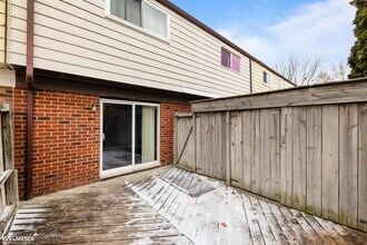 8439 Hickory Dr in Sterling Heights, MI - Building Photo - Building Photo