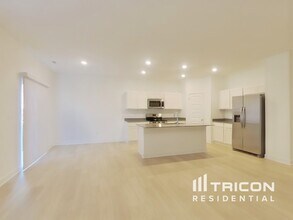 11838 Moorfield Ln in Indianapolis, IN - Foto de edificio - Building Photo