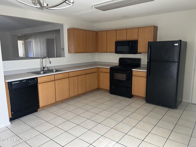 11796 W Dahlia Dr in El Mirage, AZ - Building Photo - Building Photo