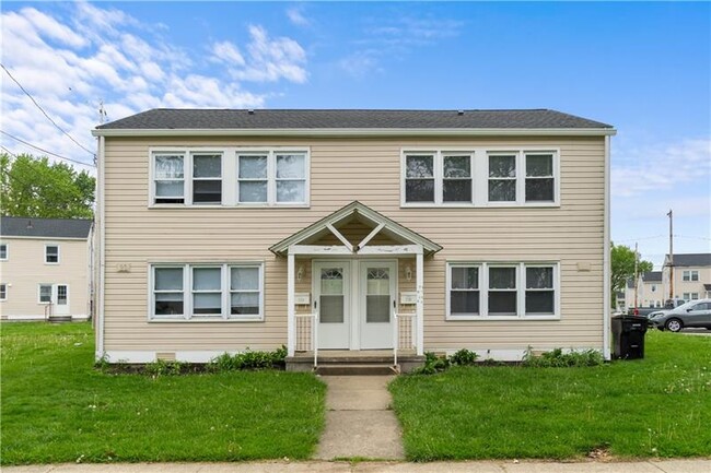 65 Midland Heights Cir in Midland, PA - Foto de edificio - Building Photo