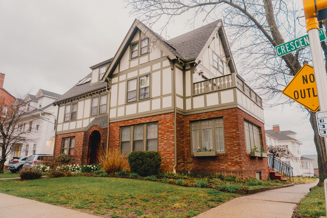 70 Crescent St, Unit 1st Floor Unit in Middletown, CT - Foto de edificio