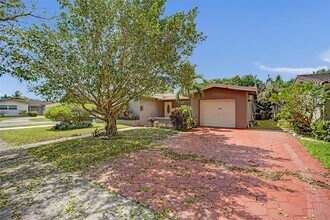 1700 N 47th Ave in Hollywood, FL - Building Photo - Building Photo
