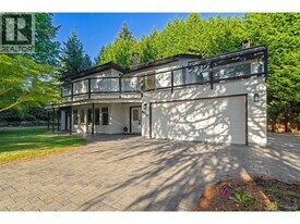 8515 Ansell Pl in West Vancouver, BC - Building Photo