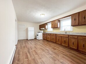 47 Tremont St, Unit 2 in Norwood, MA - Foto de edificio - Building Photo