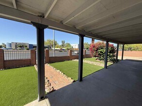 6899 E Broadway Blvd in Tucson, AZ - Building Photo - Building Photo