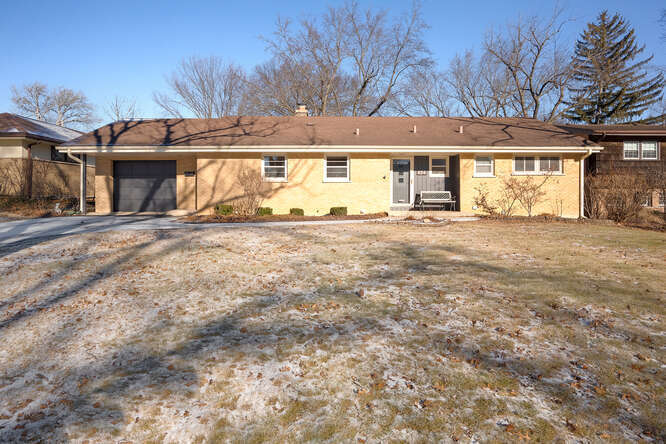 424 Bunning Dr in Downers Grove, IL - Building Photo