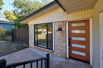 1905 Cedar Ridge Dr in Austin, TX - Building Photo - Building Photo