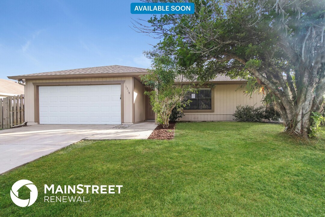 1318 Sandusky St SE in Palm Bay, FL - Foto de edificio
