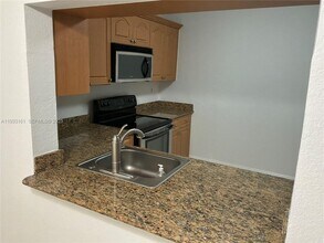 6051 10th Ave N in Greenacres, FL - Building Photo - Building Photo