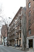 5-7 1/2 Jane St in New York, NY - Building Photo