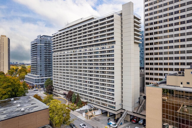 Yonge Eglinton Apartments – Duplex in Toronto, ON - Building Photo - Building Photo