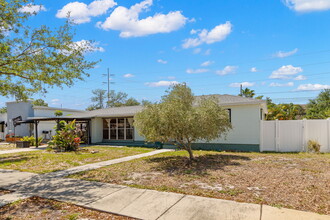 5230 1st Ave N in St. Petersburg, FL - Foto de edificio - Building Photo