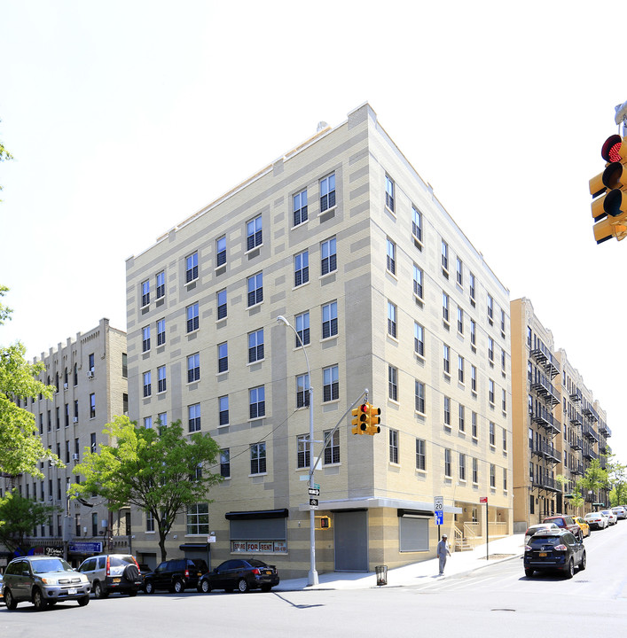 1702 Bryant Ave in Bronx, NY - Foto de edificio