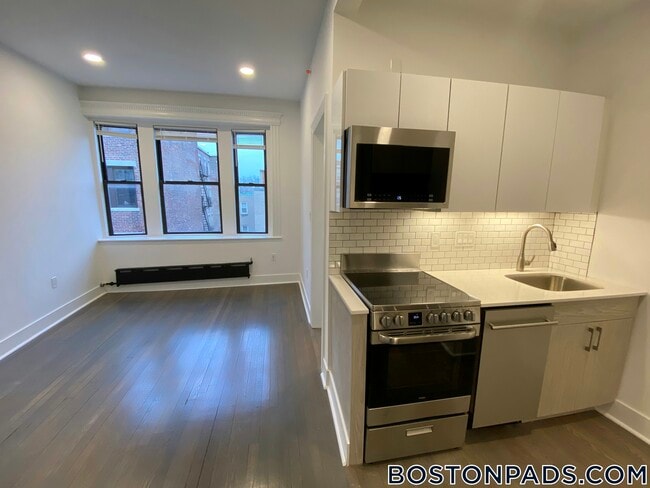 11 Queensberry St, Unit 32 in Boston, MA - Building Photo - Building Photo