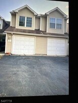 10 Leahy Ct in Franklin Township, NJ - Building Photo