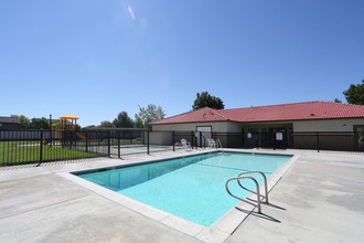 Avenue Crossing Apartments in Lancaster, CA - Building Photo - Other