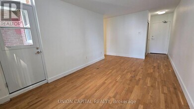 407-230-230 Oak St in Toronto, ON - Building Photo - Building Photo