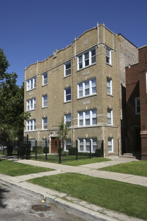 4955-4557 N Drake Ave in Chicago, IL - Building Photo